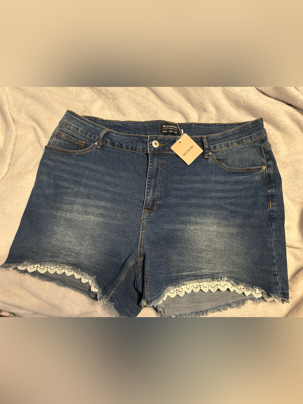 Stretch Skinny Fit Denim Shorts.